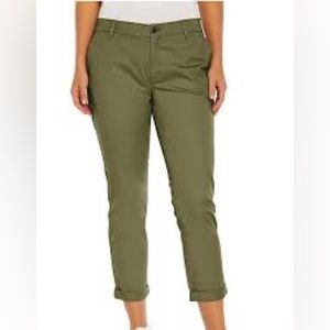 NWT GAP Relaxed Girlfriend Fit Green Chinos- Casual- Size 8